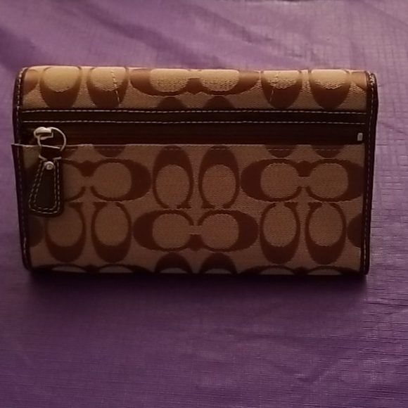 Coach - Picture 4 of 4